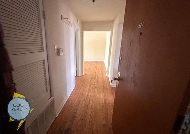 Foto del edificio - 4811 W Warwick Ave
