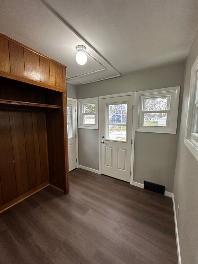 Building Photo - Remodeled 3 bed, 1 bath home for rent in W...