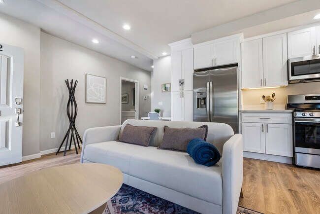 Building Photo - 1002 Adeline St