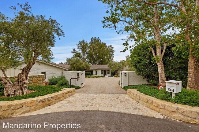 Building Photo - 3 br, 3.5 bath House - 744 Winding Creek Lane