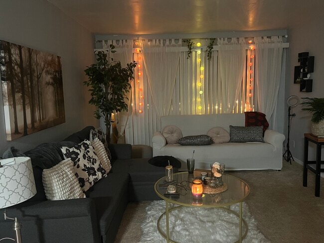 Building Photo - 960 Shorepoint Ct