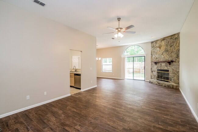 Foto del edificio - 11001 Beckley Pl