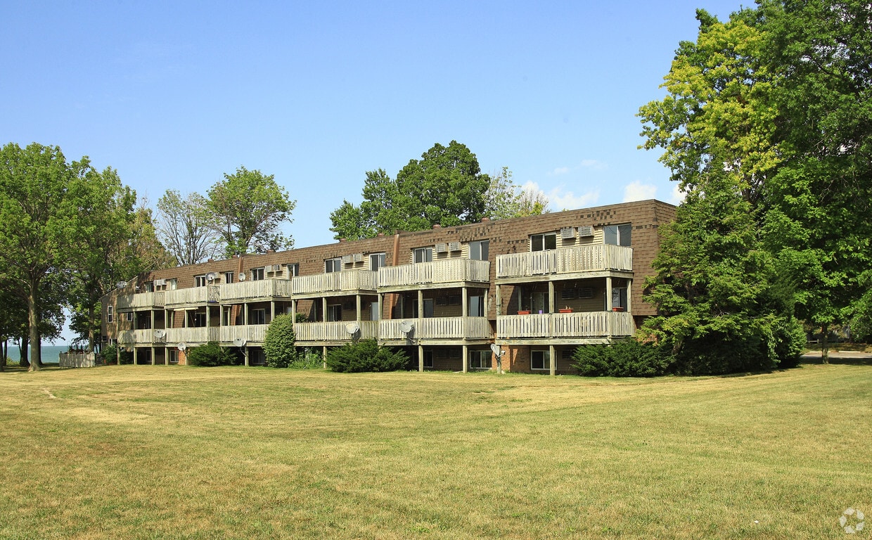 Primary Photo - 300 Salem Dr