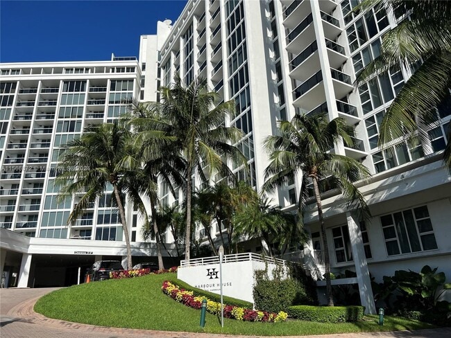 Building Photo - 10275 Collins Ave