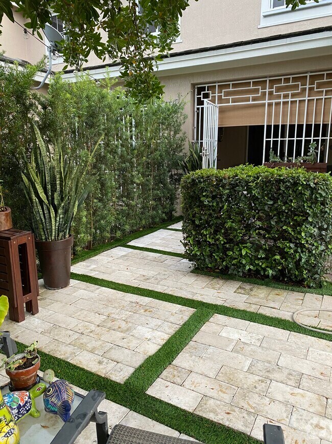 Malibu Gardens Apartments under 2,000 Naranja, FL 1 Rentals