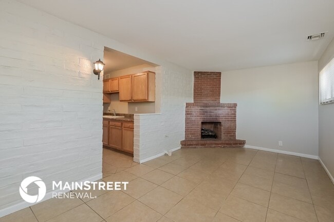 Building Photo - 1727 S Winstel Ave