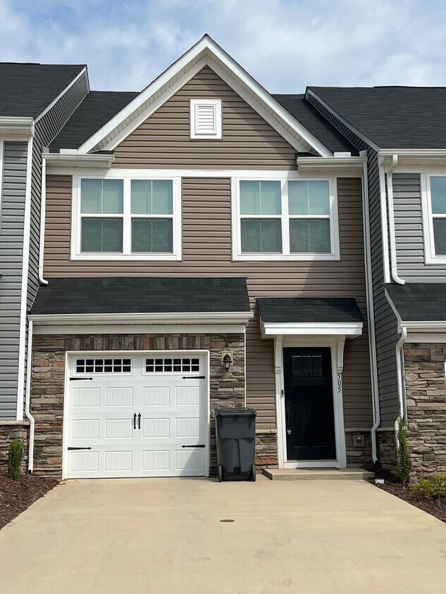 Foto principal - Spartanburg - 3Bd/2.5Ba