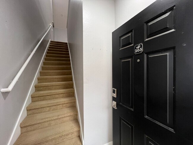 Building Photo - Great Condo for rent!