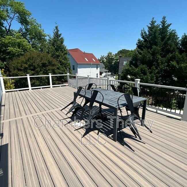 Foto del edificio - 5827 Wessex Ln