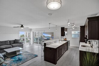 Building Photo - 1160 Hillsboro Mile