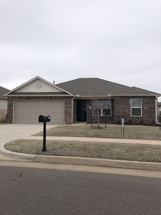 1817 Land Run Dr, El Reno, OK 73036 House Rental in El Reno, OK
