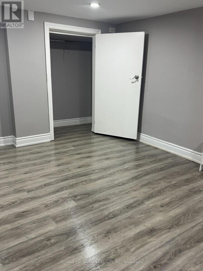 Photo du bâtiment - 267 Millen Rd