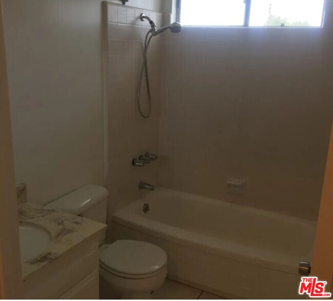 Building Photo - 14435 Tiara St