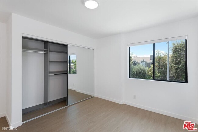 Building Photo - 2 br, 2 bath House - 1546 S Bundy Dr Apt 202