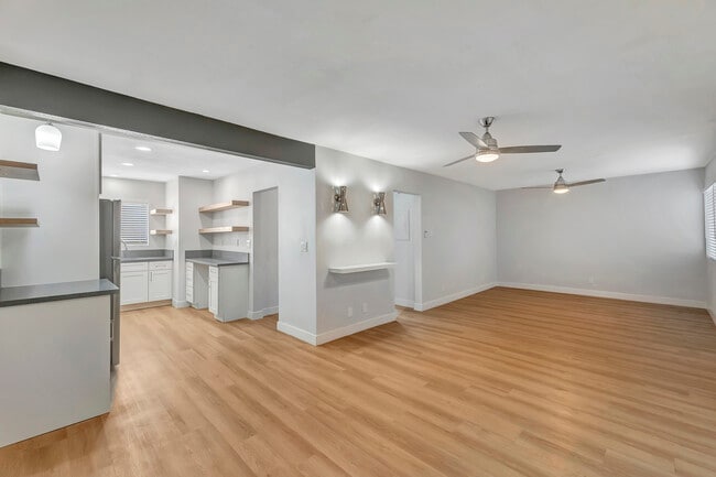 Foto del edificio - Palm View Village (Furnished Units Available)