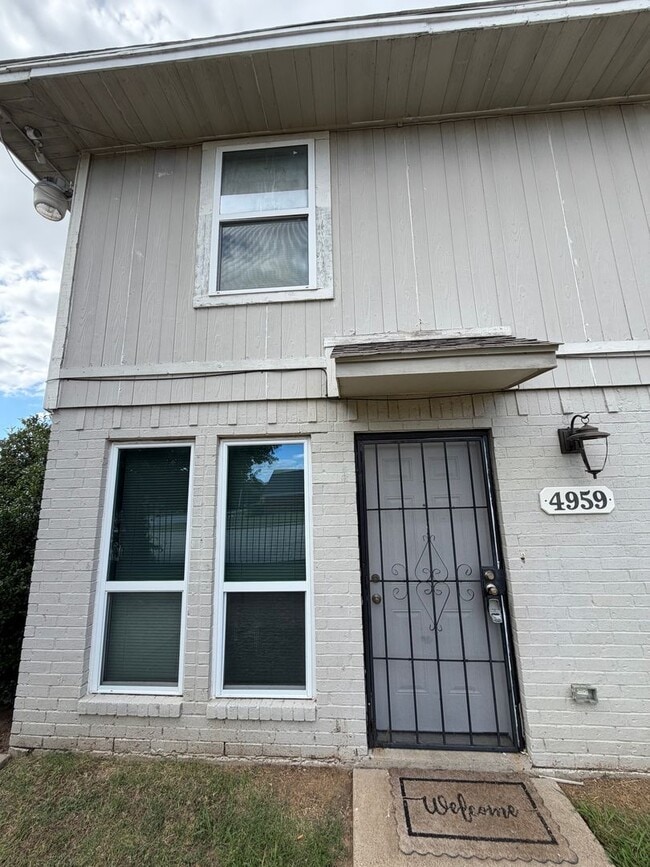 Photo - 4959-4965 Miller Ave Apartment