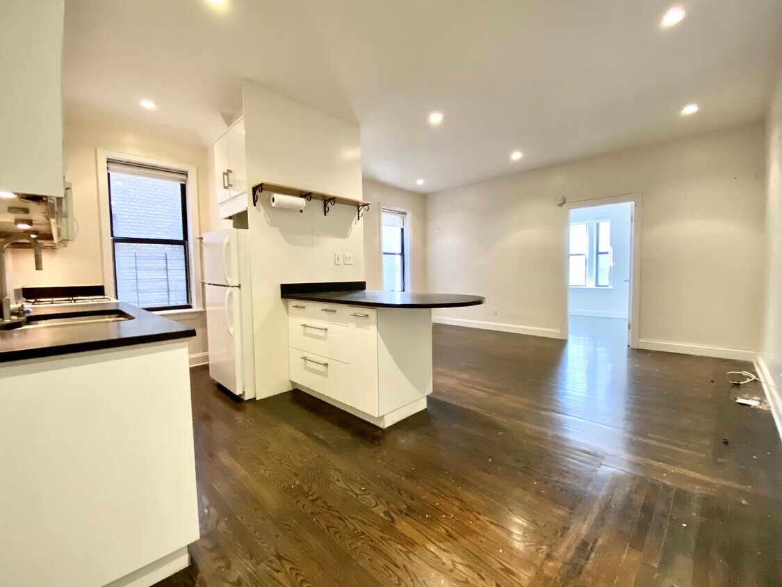 Primary Photo - 160 Claremont Ave
