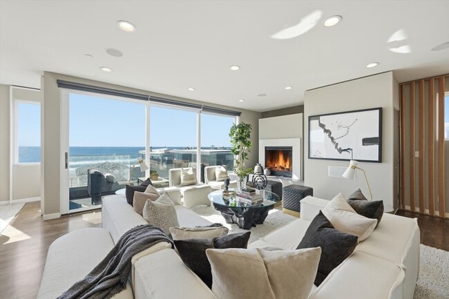 Building Photo - 2406 Ocean Dr