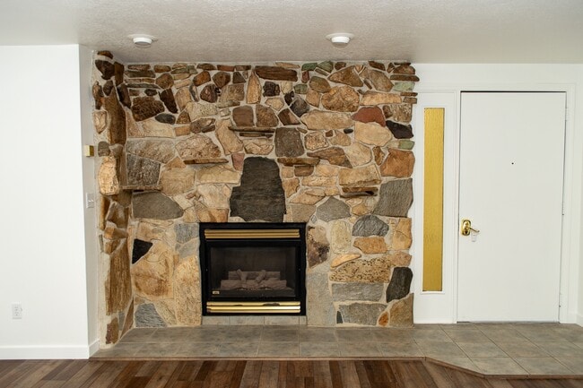 Building Photo - 245 W 500 S