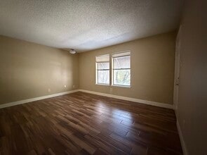 Building Photo - 1901 Brun St