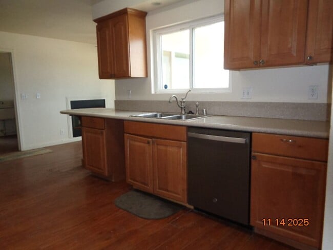 Building Photo - Sprawling and Spacious 8-acre Ranch Home