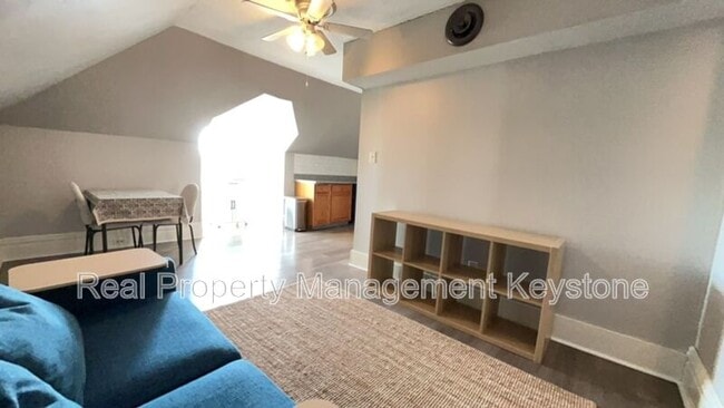 Building Photo - 923 Chislett St