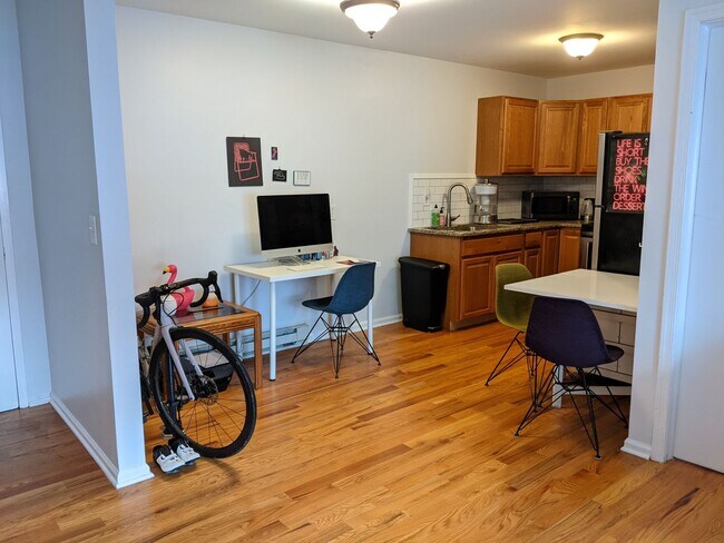 Foto del edificio - Riverview Apartments -Renovated large 1 BR...