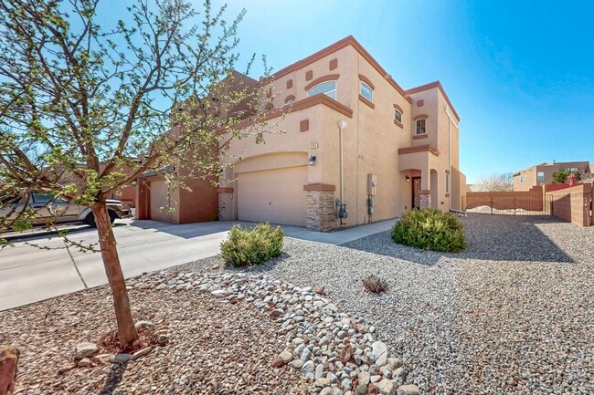 Building Photo - 2233 Cortina Loop SE