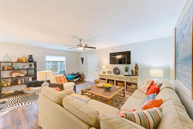 Building Photo - 1717 Belleair Forest Dr