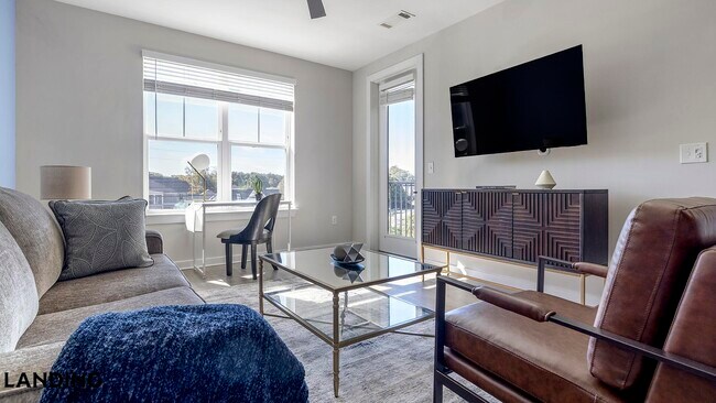 Foto del edificio - 1270 Hillcrest Dr
