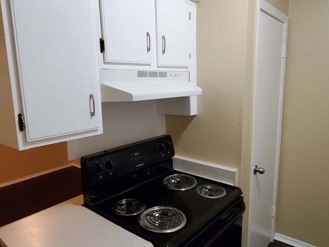 Building Photo - 2 bed, 1.5 bath condo in Norman, OK with c...