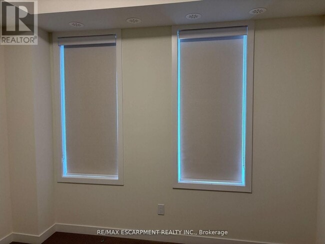 Building Photo - 160 Densmore Rd