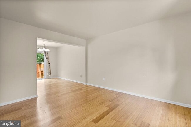Building Photo - 13 Dinsdale Ct