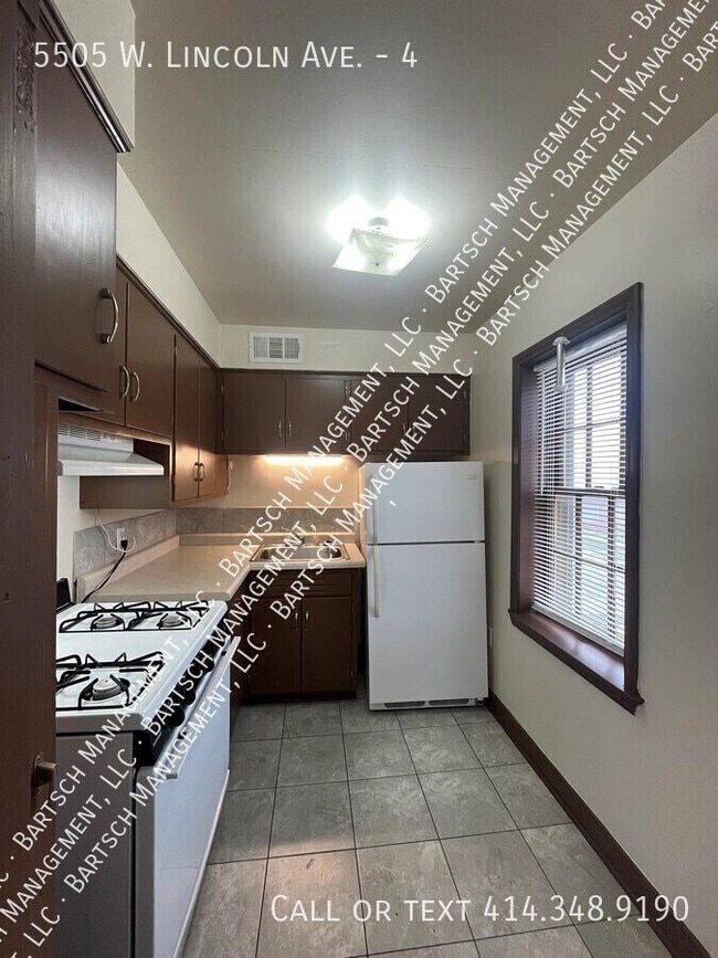 Foto del edificio - 5505 W Lincoln Ave