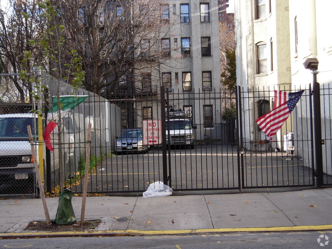 Building Photo - 442-444 E 115th St
