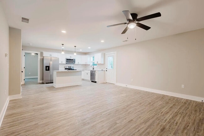 Building Photo - 326 Elm St