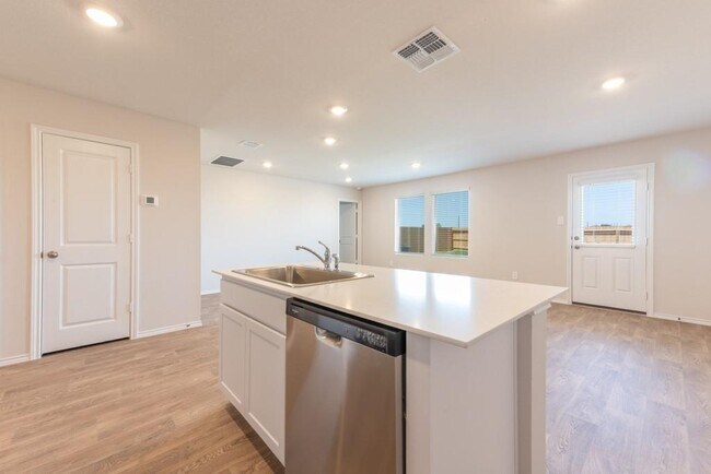 Building Photo - 2115 Windflower Ln