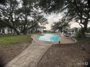 Building Photo - 1033 Parkview Dr
