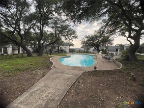Building Photo - 1033 Parkview Dr