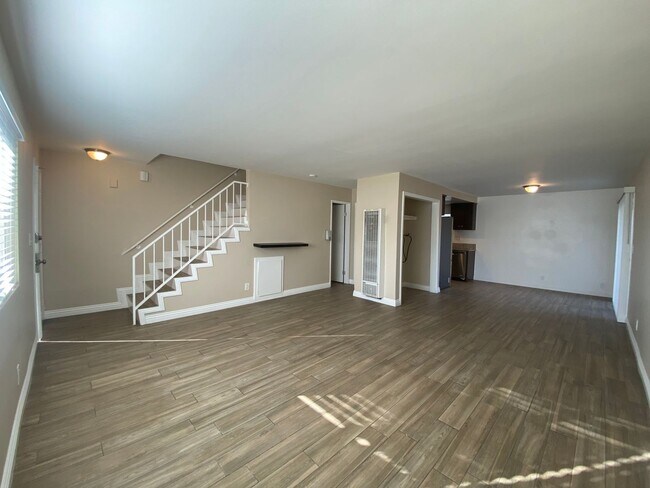 Building Photo - 1147