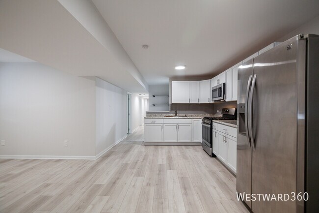 Foto del edificio - 4018 W Oakdale-1