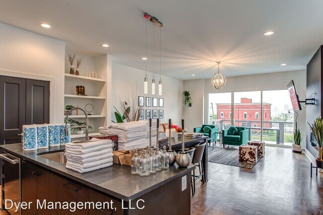 Building Photo - 4 br, 3.5 bath House - 22 Fern Avenue