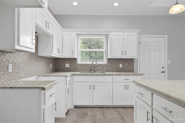 Foto del edificio - 2104 Redbud Ln