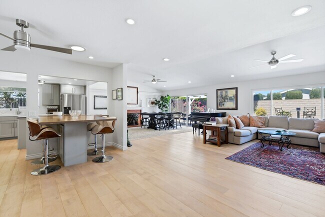 Foto del edificio - 4 Bed | 2 Bath | Pool & Spa | RV Access | Newbury Park