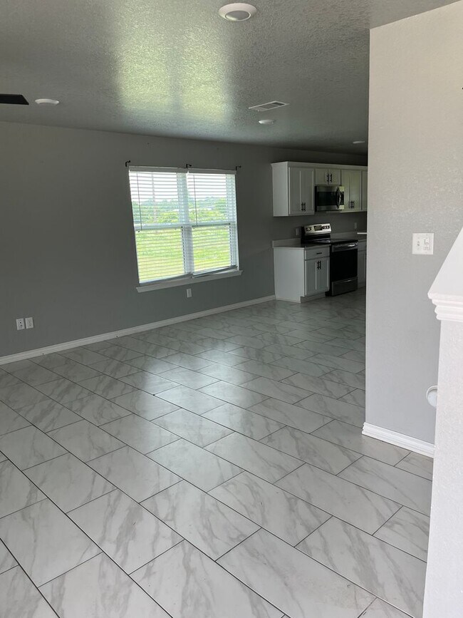 Building Photo - COX-NORTHRIDGE DRIVE TOWNHOMES