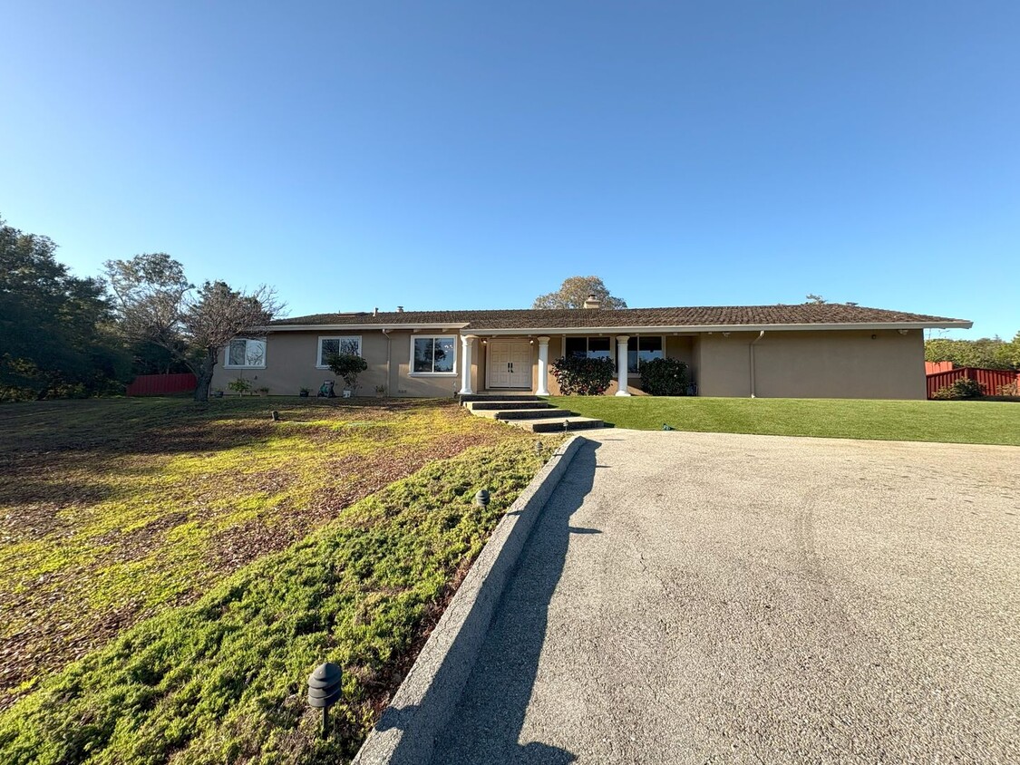 Primary Photo - Charming Single Family Home in Los Altos H...