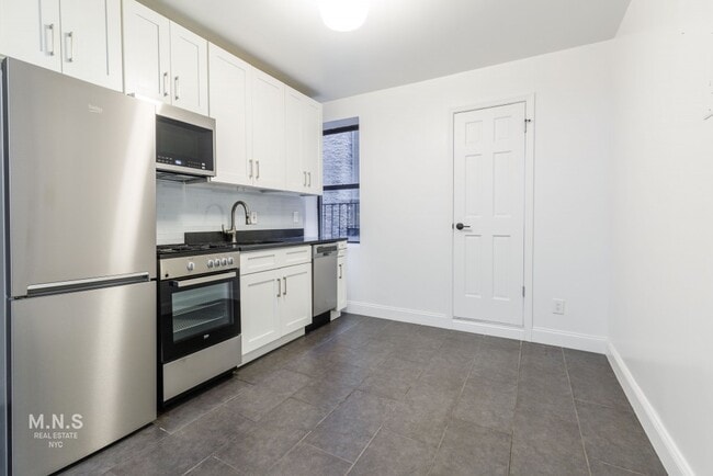 Building Photo - 110 Eighth Avenue