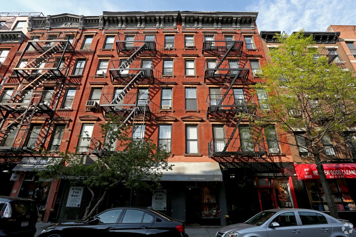 Building Photo - 333 E 9th St