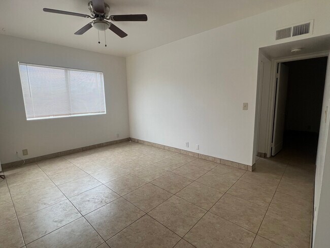 Foto del edificio - 419 W 6th Dr