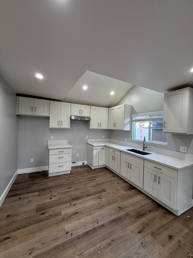 Building Photo - 142